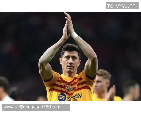 世体：肌肉伤病严重影响莱万状况，导致局面体现不如上赛季